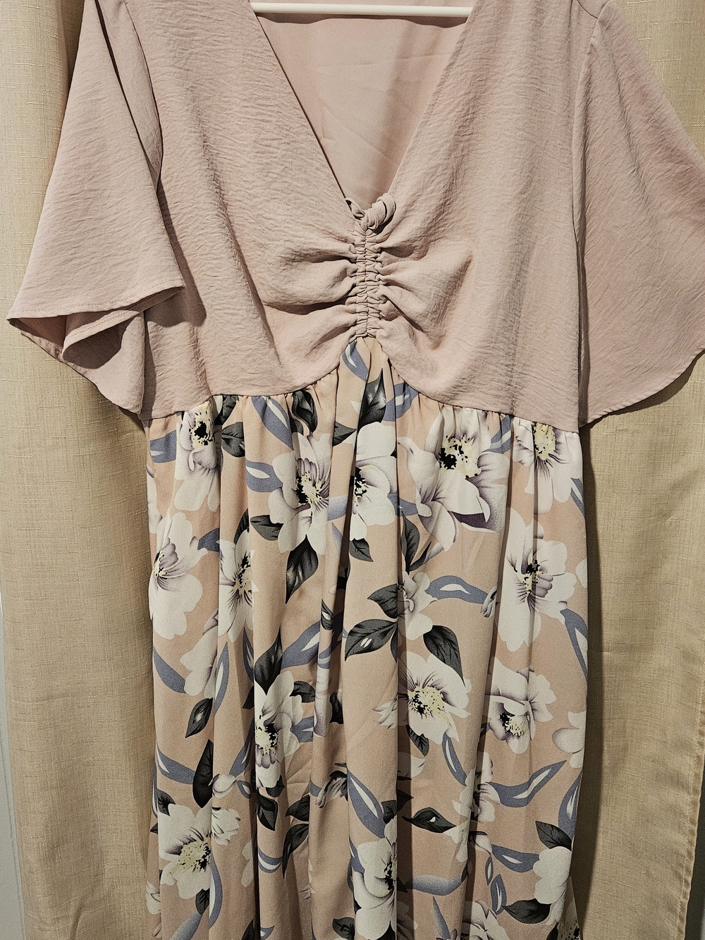 BloomChic Blush Floral Ruched V-Neck Dress Sz 18-20